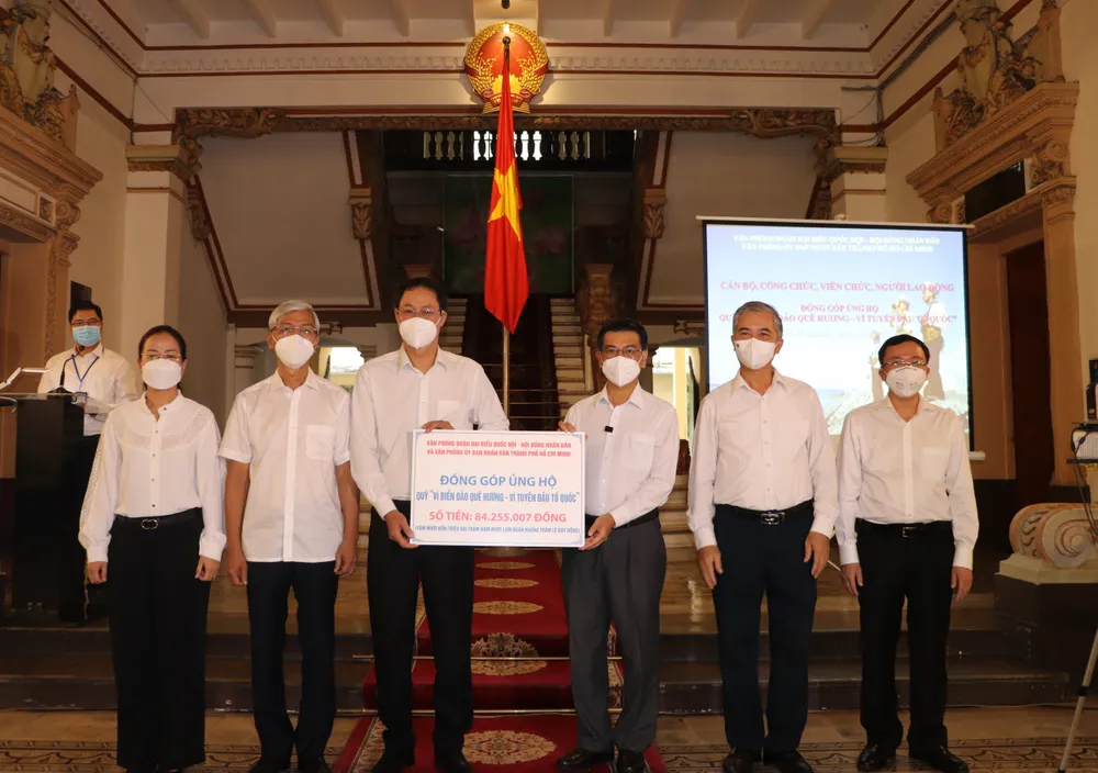 Gần 550 triệu đồng ủng hộ Quỹ “Vì biển đảo quê hương – Vì tuyến đầu Tổ quốc” ảnh 4