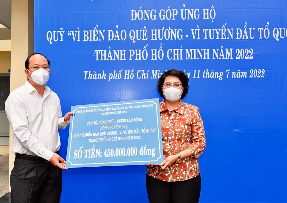 Gần 550 triệu đồng ủng hộ Quỹ “Vì biển đảo quê hương – Vì tuyến đầu Tổ quốc” ảnh 3