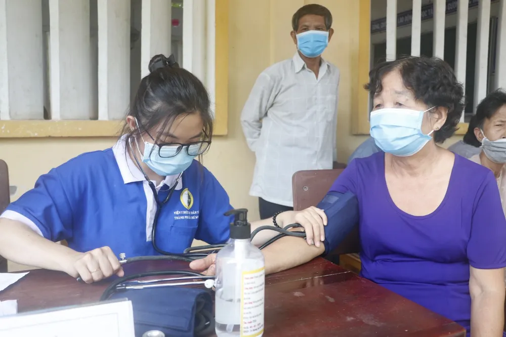 Lãnh đạo TPHCM dâng hương, dâng hoa tại Di tích căn cứ Khu ủy Sài Gòn - Gia Định tỉnh Bến Tre ảnh 5