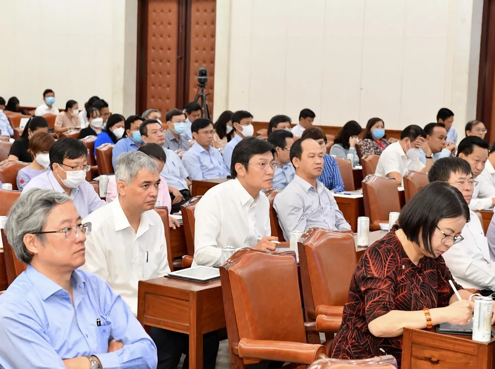 Chủ tịch UBND TPHCM Phan Văn Mãi: Tìm giải pháp, không tìm giải thích trong cải cách hành chính ảnh 6