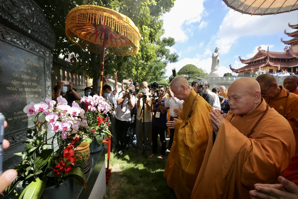 Tưởng niệm, kỳ siêu đồng bào tử vong và cán bộ, chiến sĩ hy sinh trong đại dịch Covid-19 ảnh 5