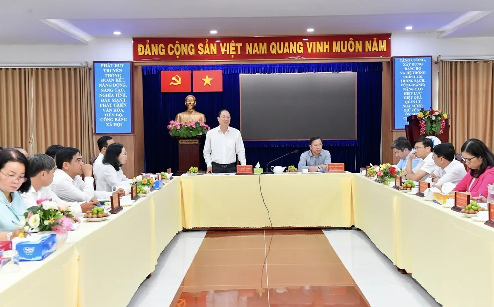 Thêm cây bàng vuông từ Trường Sa được trồng tại quận Bình Tân ảnh 3