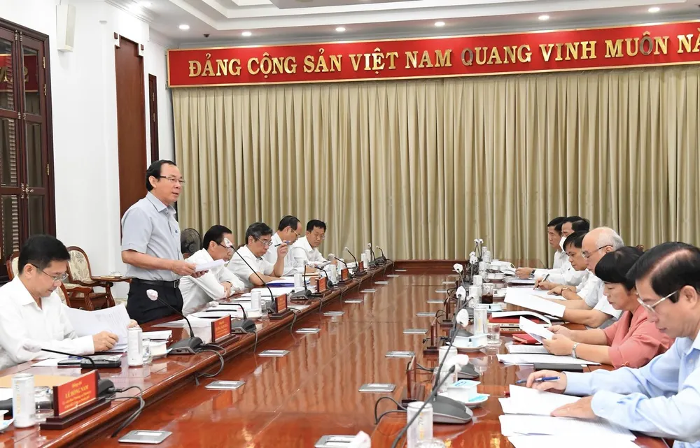 Xây dựng môi trường sống, làm việc để cán bộ phục vụ dân tốt hơn ảnh 3