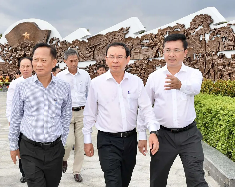 Đoàn đại biểu Trung ương và TPHCM dâng hoa, dâng hương các khu di tích lịch sử tại huyện Bình Chánh ảnh 4