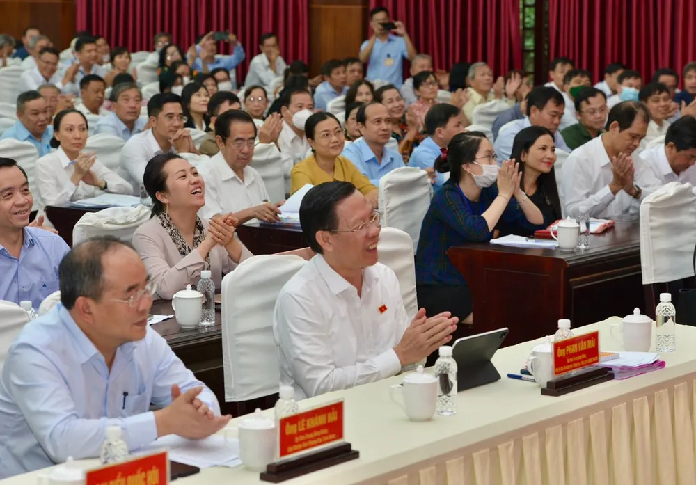 Chủ tịch nước Nguyễn Xuân Phúc: Cương quyết không để dự án treo kéo dài ảnh hưởng đến đời sống người dân TPHCM ảnh 5