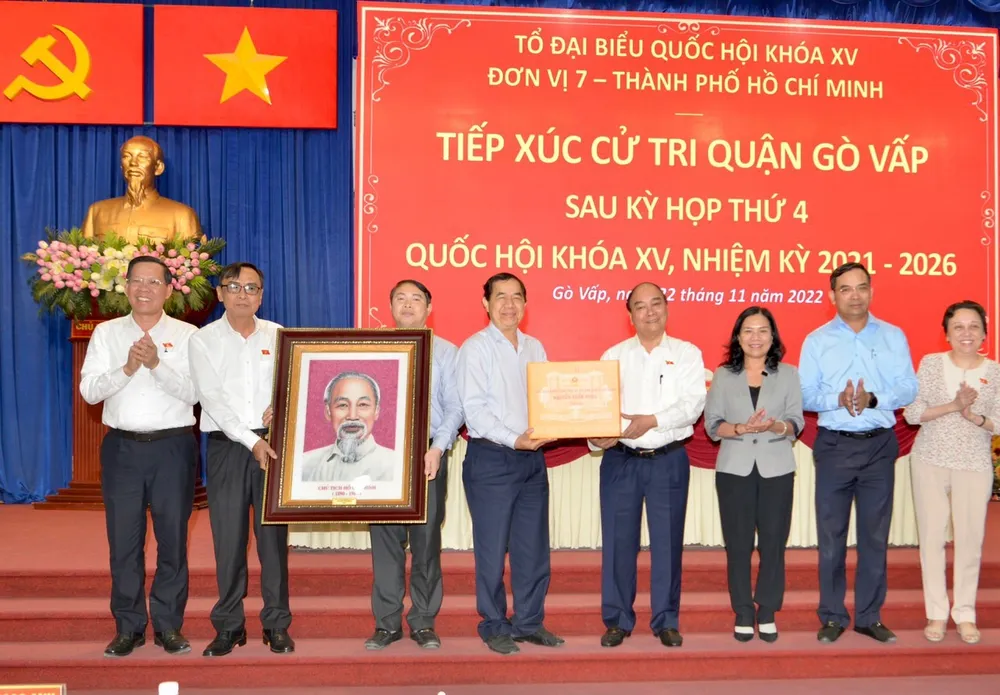Chủ tịch nước Nguyễn Xuân Phúc: Cương quyết không để dự án treo kéo dài ảnh hưởng đến đời sống người dân TPHCM ảnh 1