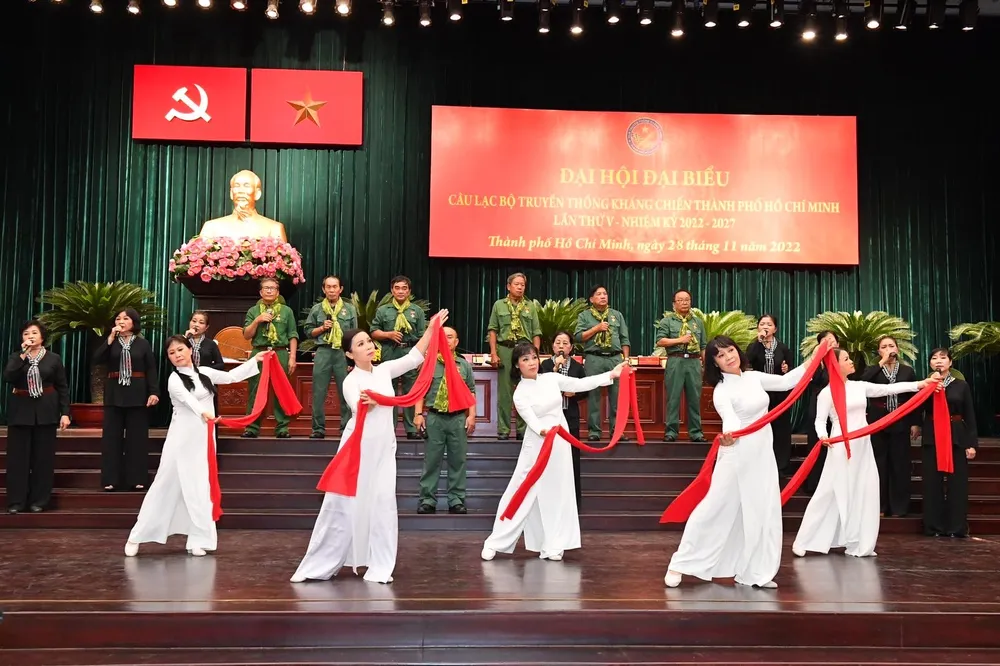 Bí thư Thành ủy TPHCM Nguyễn Văn Nên: Nhân chứng lịch sử là “báu vật” để giáo dục thế hệ nối tiếp ảnh 7