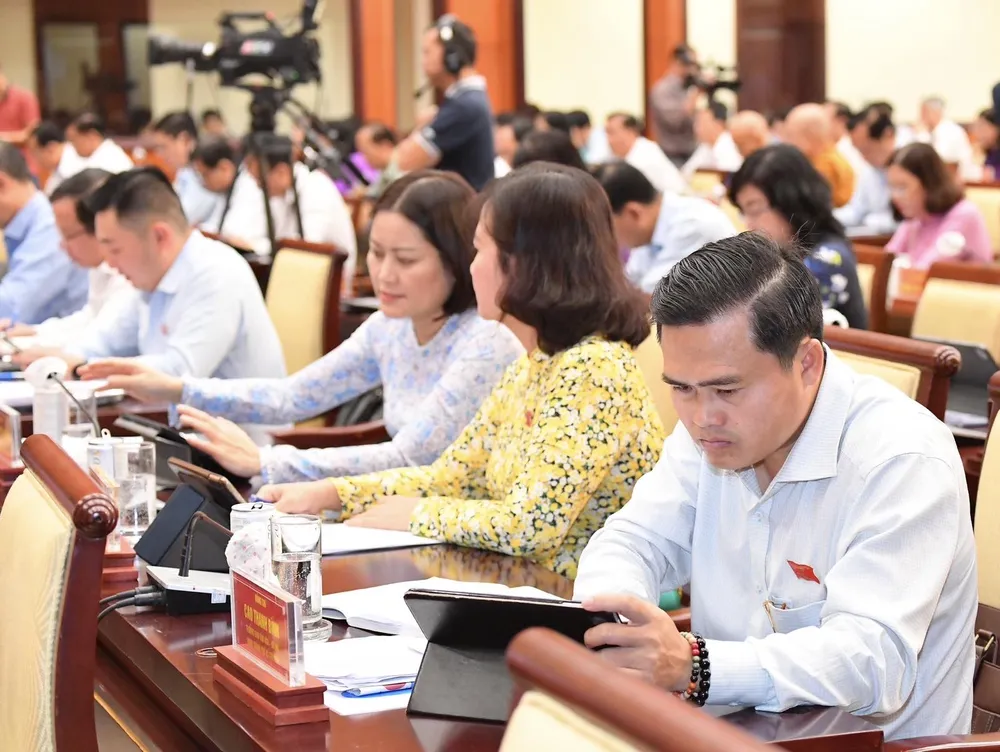 Thường trực HĐND TPHCM đề nghị khắc phục tình trạng hồ sơ trễ hạn ảnh 2