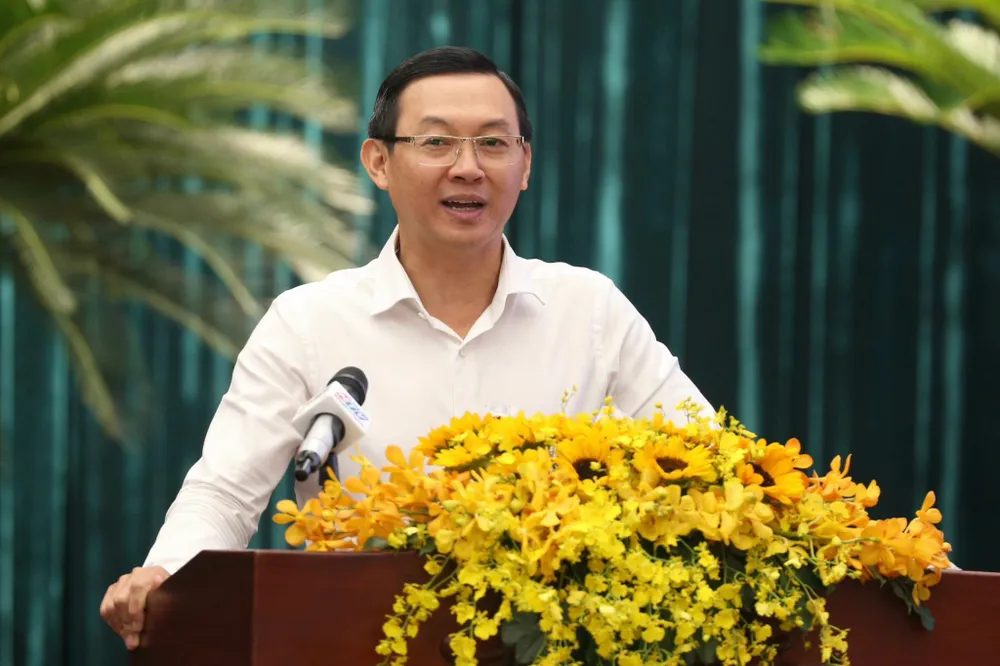 Giám đốc Sở Ngoại vụ TPHCM Trần Phước Anh phát biểu tại hội nghị. Ảnh: HOÀNG HÙNG