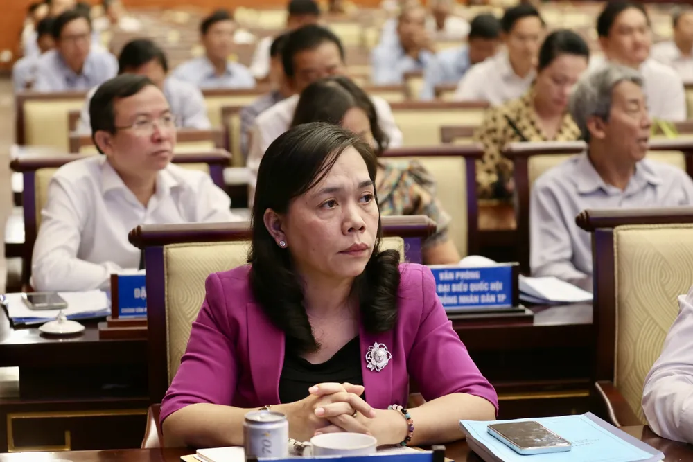 Các đại biểu dự hội nghị lắng nghe bài phát biểu của Bí thư Thành ủy TPHCM. Ảnh: HOÀNG HÙNG