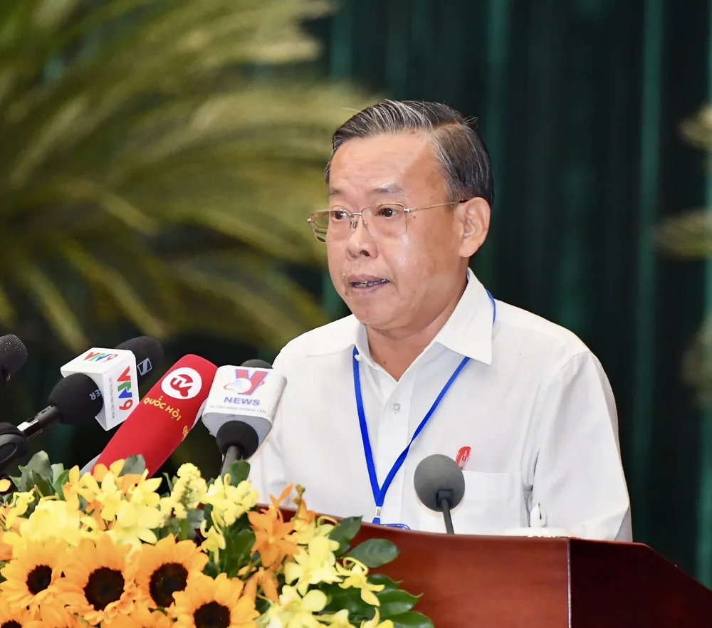 Bí thư Thành ủy TP Thủ Đức Nguyễn Hữu Hiệp phát biểu tại hội nghị. Ảnh: VIỆT DŨNG