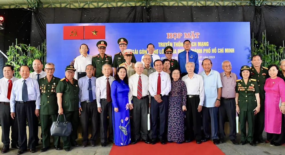 Buổi họp mặt nhằm tri ân các thế hệ tiền nhân, ôn lại những chặng đường đấu tranh cách mạng vẻ vang của Sài Gòn – Chợ Lớn – Gia Định – TPHCM. Ảnh: VIỆT DŨNG