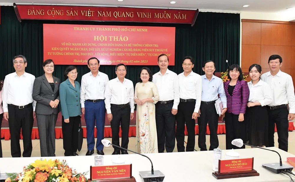 Bí thư Thành ủy TPHCM Nguyễn Văn Nên cùng các đại biểu dự hội thảo. Ảnh: VIỆT DŨNG