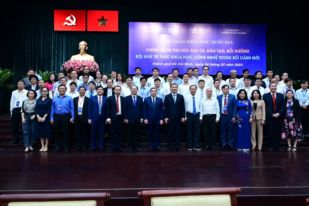 Các đại biểu dự hội thảo. Ảnh: VĂN MINH