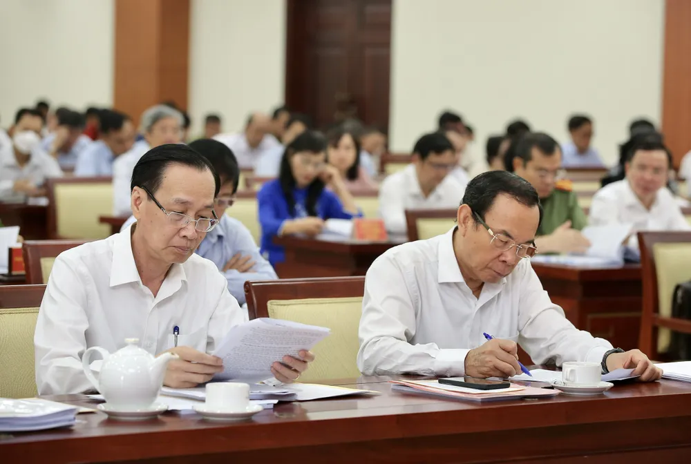 Bí thư Thành ủy TPHCM Nguyễn Văn Nên và Trưởng Ban Nội chính Thành ủy TPHCM Lê Thanh Liêm tại hội nghị. Ảnh: DŨNG PHƯƠNG