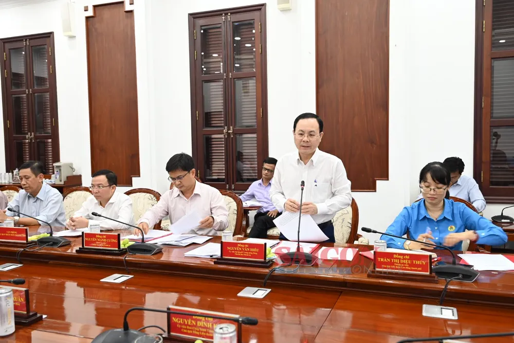 Phó Bí thư Thành ủy TPHCM Nguyễn Văn Hiếu phát biểu. Ảnh: VĂN MINH