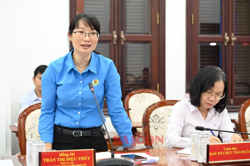 Chủ tịch Liên đoàn Lao động TPHCM Trần Thị Diệu Thúy phát biểu. Ảnh: VĂN MINH