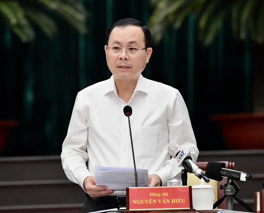 Phó Bí thư Thành ủy TPHCM Nguyễn Văn Hiếu phát biểu tại hội nghị. Ảnh: VIỆT DŨNG