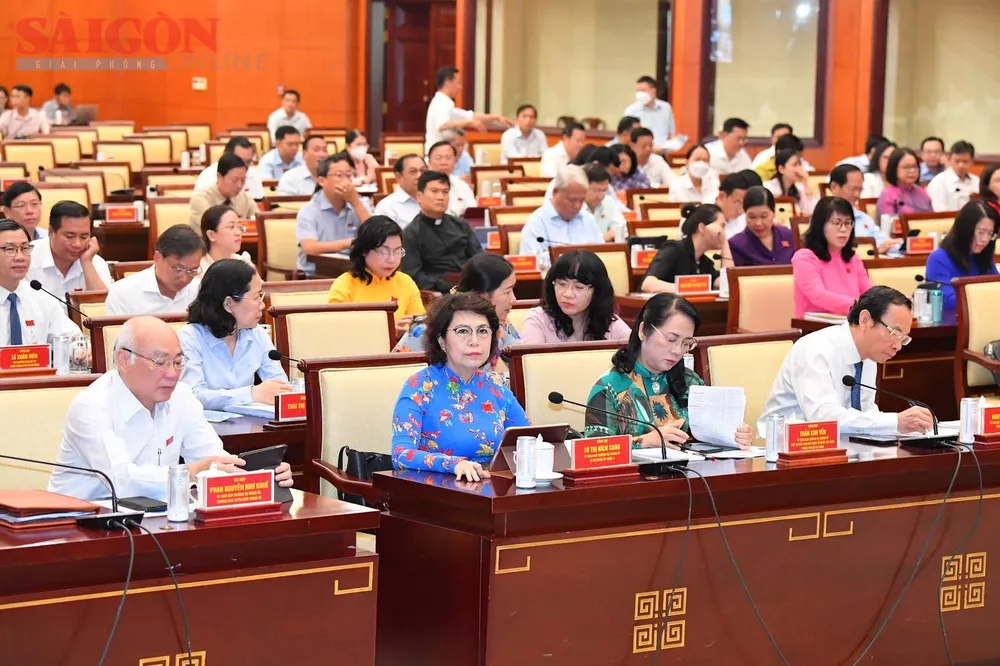 Bí thư Thành ủy TPHCM Nguyễn Văn Nên cùng các đại biểu dự kỳ họp chuyên đề ngày 18-4. Ảnh: VIỆT DŨNG Bí thư Thành ủy TPHCM Nguyễn Văn Nên cùng các đại biểu dự kỳ họp chuyên đề ngày 18-4. Ảnh: VIỆT DŨNG