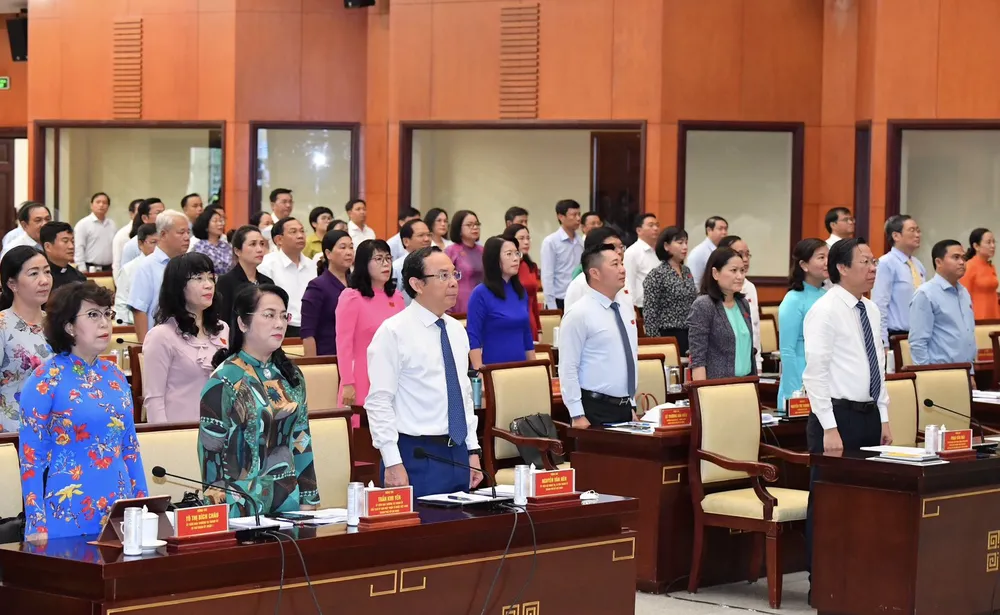 Bí thư Thành ủy TPHCM cùng các đại biểu dự kỳ họp chuyên đề của HĐND TPHCM. Ảnh: VIỆT DŨNG Bí thư Thành ủy TPHCM cùng các đại biểu dự kỳ họp chuyên đề của HĐND TPHCM. Ảnh: VIỆT DŨNG