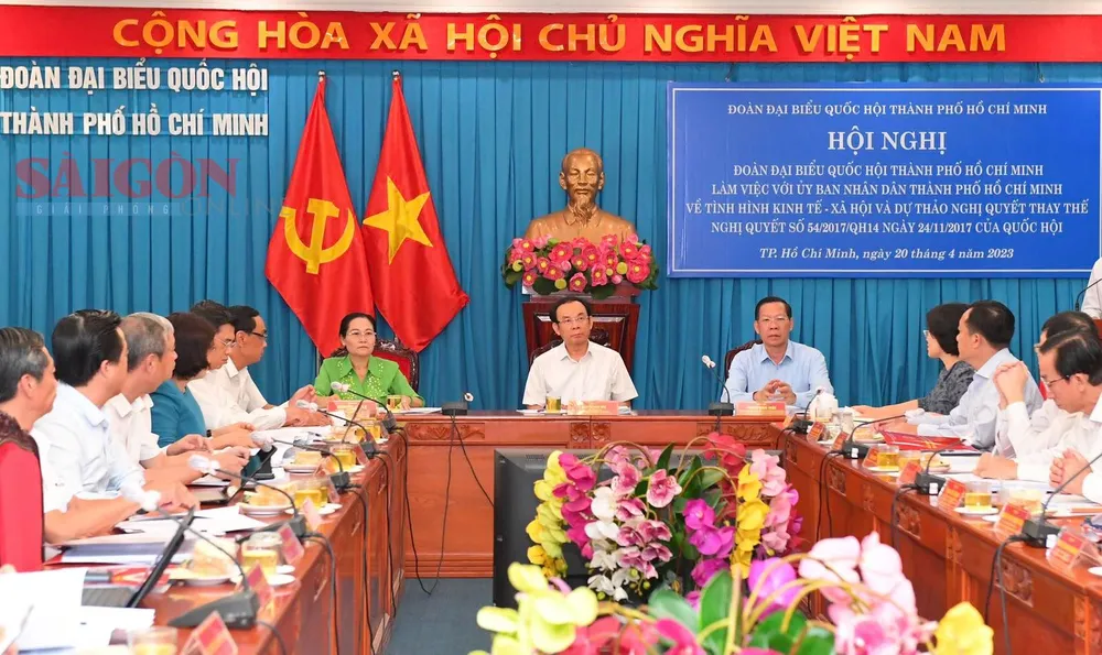 Bí thư Thành ủy TPHCM Nguyễn Văn Nên dự buổi làm việc. Ảnh: VIỆT DŨNG Bí thư Thành ủy TPHCM Nguyễn Văn Nên dự buổi làm việc. Ảnh: VIỆT DŨNG