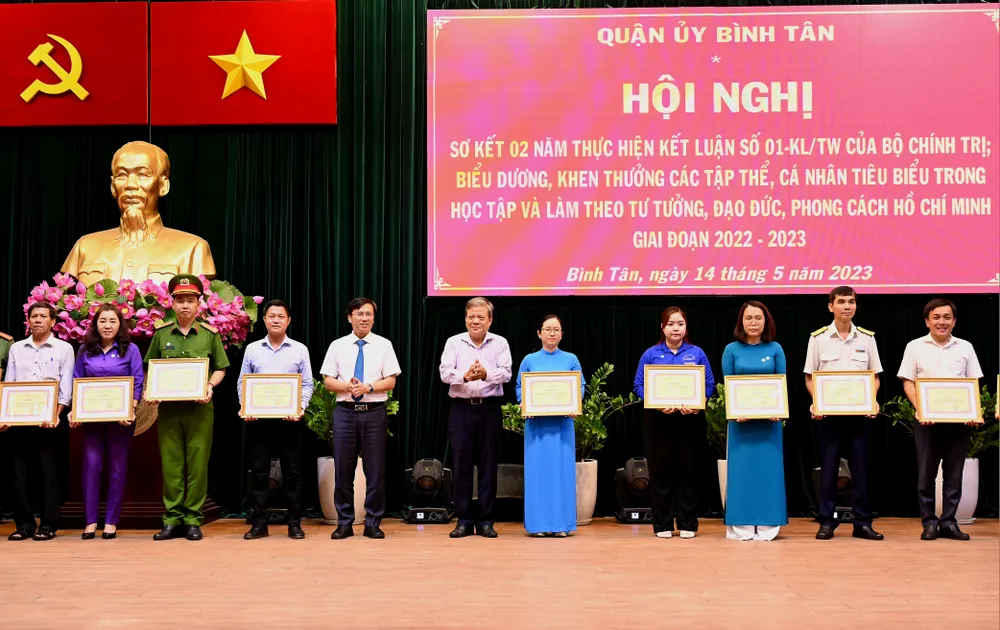 Mỗi tập thể, cá nhân đã mang đến một câu chuyện thực tế và quyết tâm vượt qua mọi khó khăn hoàn thành xuất sắc nhiệm vụ. Ảnh: VĂN MINH Mỗi tập thể, cá nhân đã mang đến một câu chuyện thực tế và quyết tâm vượt qua mọi khó khăn hoàn thành xuất sắc nhiệm vụ. Ảnh: VĂN MINH