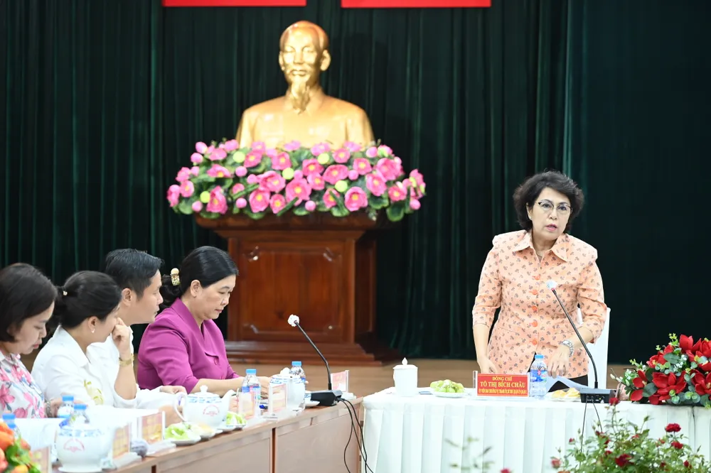 Đồng chí Tô Thị Bích Châu, Ủy viên Ban Thường vụ Thành ủy TPHCM, Bí thư Quận ủy quận 1 phát biểu. Ảnh: VĂN MINH