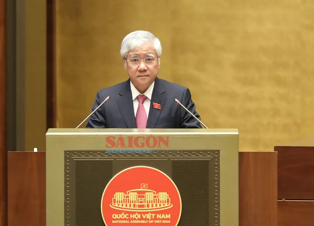 Chủ tịch Ủy ban Trung ương MTTQ Việt Nam Đỗ Văn Chiến trình bày báo cáo tổng hợp ý kiến, kiến nghị của cử tri và nhân dân gửi đến kỳ họp thứ 5, Quốc hội khóa XV. Ảnh: QUANG PHÚC