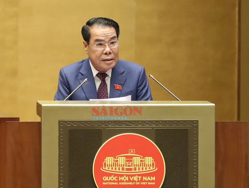 Trưởng Ban Dân nguyện Dương Thanh Bình báo cáo kết quả giám sát việc giải quyết, trả lời kiến nghị cử tri. Ảnh: QUANG PHÚC Trưởng Ban Dân nguyện Dương Thanh Bình báo cáo kết quả giám sát việc giải quyết, trả lời kiến nghị cử tri. Ảnh: QUANG PHÚC