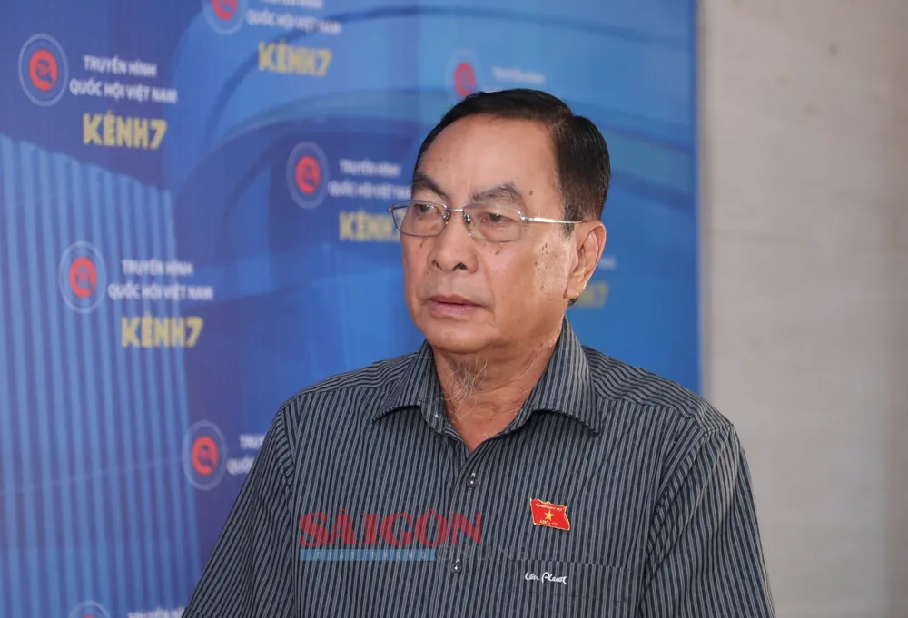 Đại biểu Quốc hội Phạm Văn Hòa trao đổi với phóng viên Báo SGGP. Ảnh: QUANG PHÚC