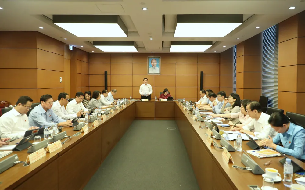 Đoàn Đại biểu Quốc hội TPHCM thảo luận tại tổ sáng 25-5. Ảnh: QUANG PHÚC Đoàn Đại biểu Quốc hội TPHCM thảo luận tại tổ sáng 25-5. Ảnh: QUANG PHÚC