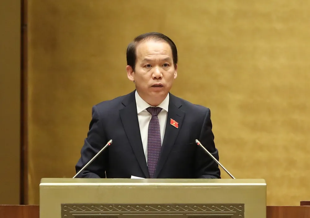 Chủ nhiệm Ủy ban Pháp luật của Quốc hội Hoàng Thanh Tùng báo cáo thẩm tra. Ảnh: QUANG PHÚC Chủ nhiệm Ủy ban Pháp luật của Quốc hội Hoàng Thanh Tùng báo cáo thẩm tra. Ảnh: QUANG PHÚC