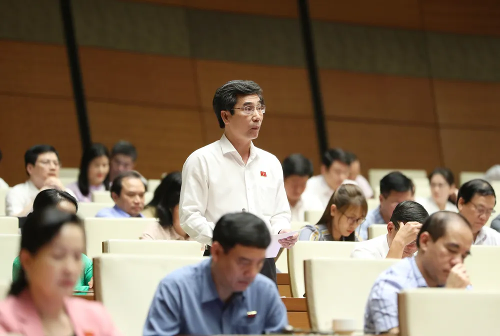 ĐB Trần Chí Cường phát biểu thảo luận. Ảnh: QUANG PHÚC