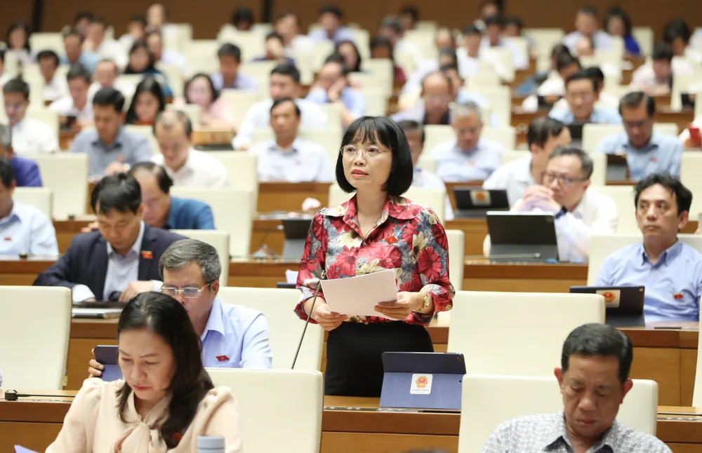 ĐB Nguyễn Thị Việt Nga đồng tình mở rộng phạm vi, đối tượng miễn thuế. Ảnh: QUANG PHÚC