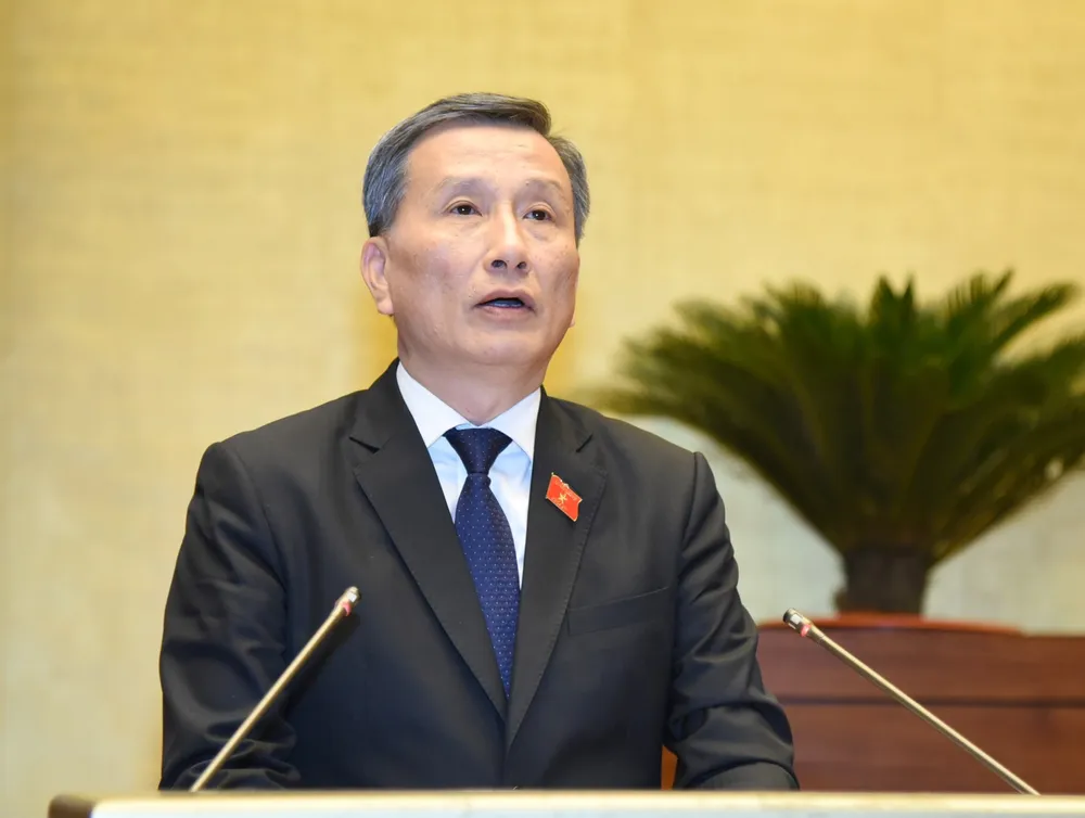 Chủ nhiệm Ủy ban Khoa học, Công nghệ và Môi trường Lê Quang Huy báo cáo thẩm tra. Ảnh: QUANG PHÚC