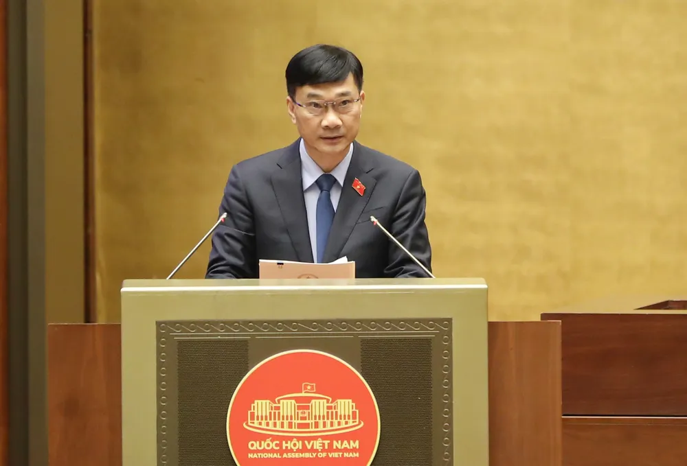 Chủ nhiệm Ủy ban Kinh tế của Quốc hội Vũ Hồng Thanh trình bày báo cáo thẩm tra. Ảnh: QUANG PHÚC