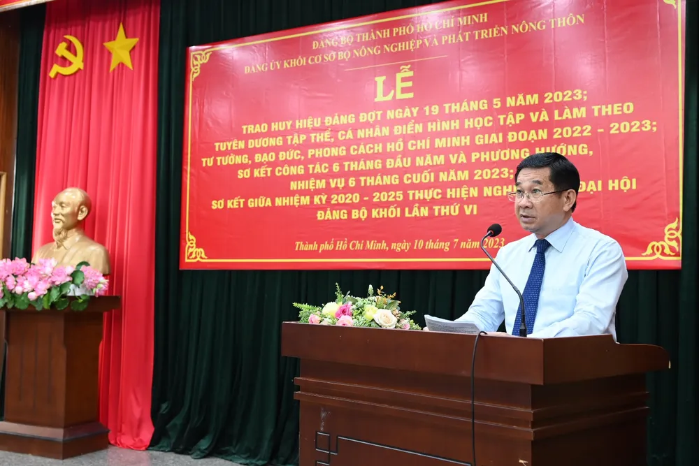 Chủ nhiệm Ủy ban Kiểm tra Thành ủy TPHCM phát biểu chỉ đạo hội nghị. Ảnh: VĂN MINH