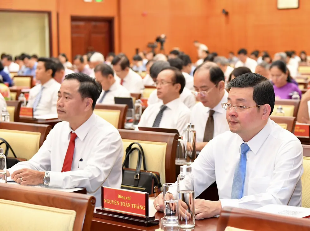 Bí thư Thành ủy TPHCM đề cập nhiều đến công tác cán bộ khi thực hiện các nghị quyết. Ảnh: VIỆT DŨNG