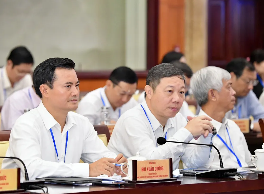 Lãnh đạo UBND TPHCM dự hội nghị. Ảnh: VIỆT DŨNG