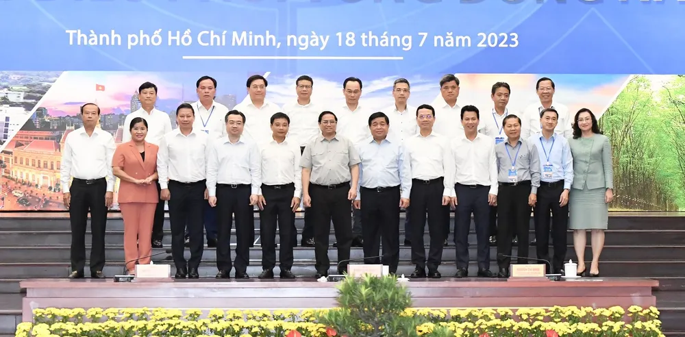 Ra mắt Hội đồng điều phối vùng. Ảnh: VIỆT DŨNG