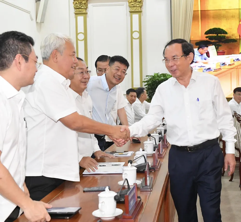 Bí thư Thành ủy TPHCM Nguyễn Văn Nên đến dự hội nghị trực tuyến tại điểm cầu TPHCM. Ảnh: VIỆT DŨNG