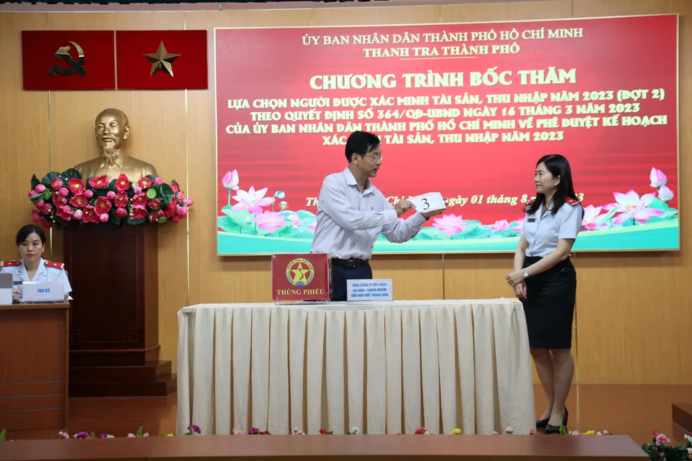 Thanh tra TPHCM tiếp tục bốc thăm ngẫu nhiên, chọn 168 người thuộc 10 cơ quan đơn vị để xác minh tài sản, thu nhập Thanh tra TPHCM tiếp tục bốc thăm ngẫu nhiên, chọn 168 người thuộc 10 cơ quan đơn vị để xác minh tài sản, thu nhập