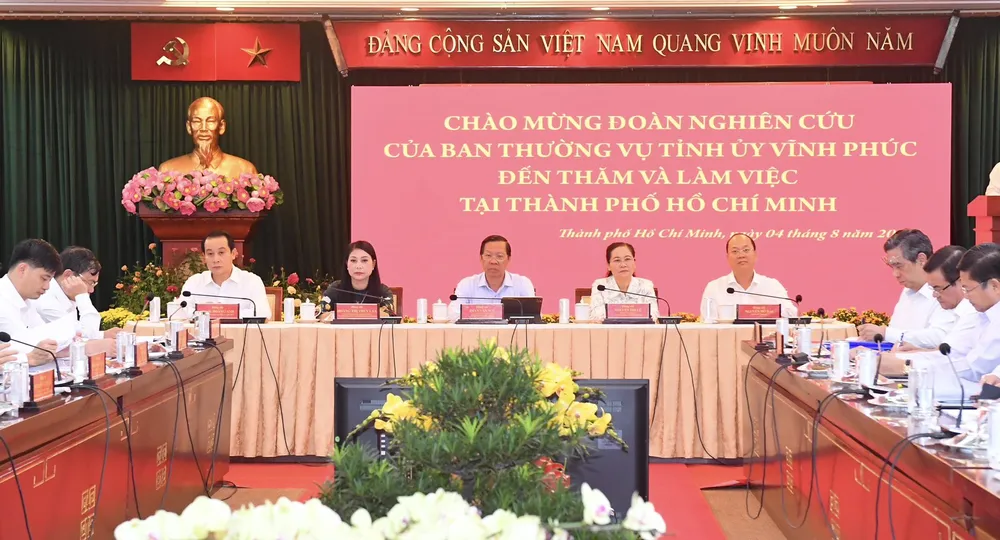 Quang cảnh buổi làm việc chiều 4-8. Ảnh: VIỆT DŨNG Quang cảnh buổi làm việc chiều 4-8. Ảnh: VIỆT DŨNG