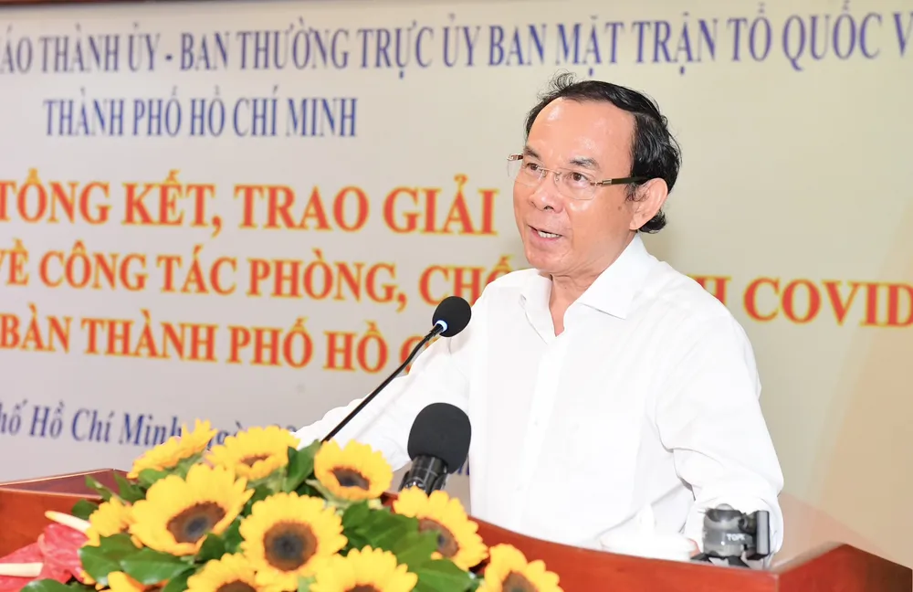 Bí thư Thành ủy TPHCM Nguyễn Văn Nên chia sẻ nhiều cảm xúc tại lễ trao giải. Ảnh: VIỆT DŨNG