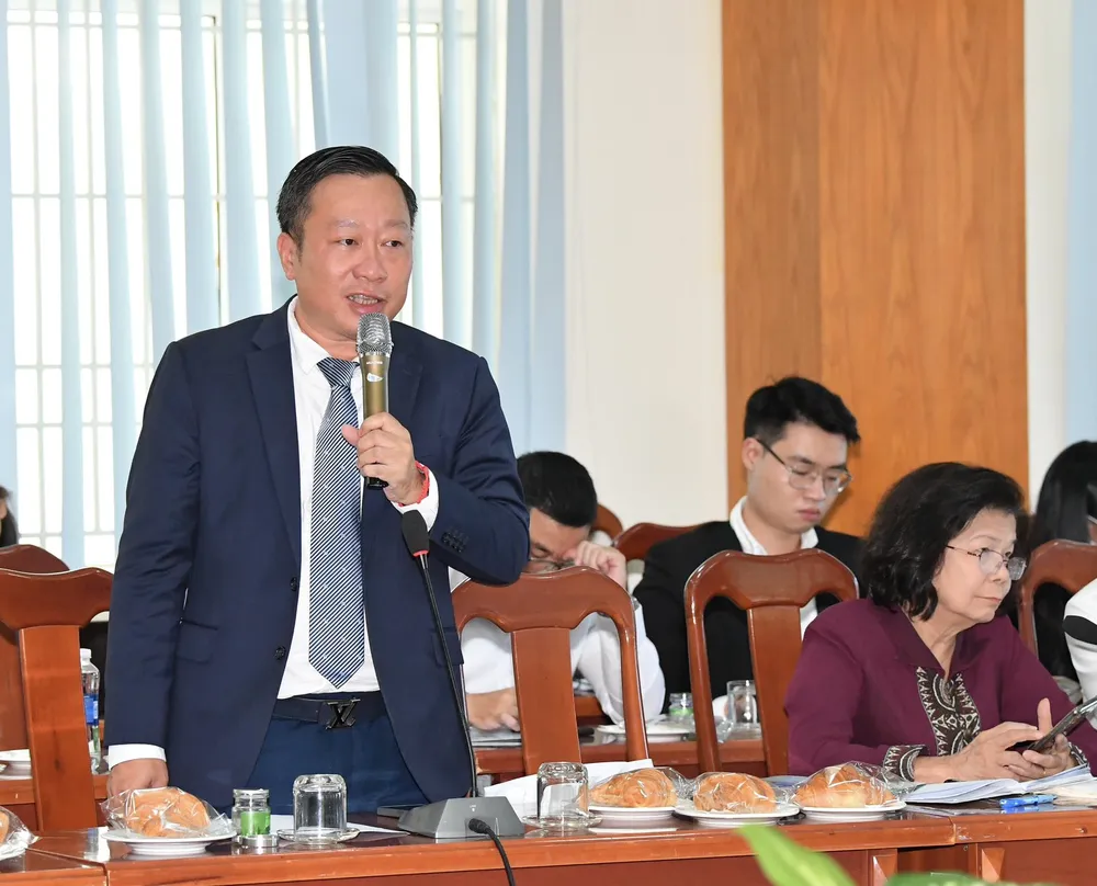 Đại diện doanh nghiệp trao đổi tại hội thảo. Ảnh: VIỆT DŨNG