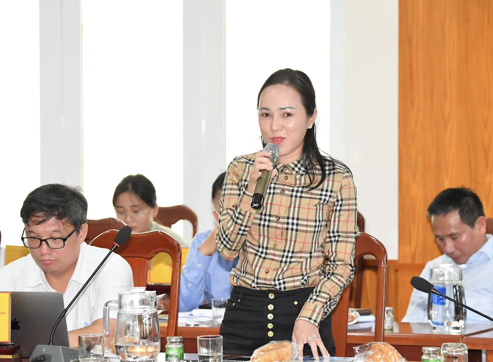 Đại biểu trao đổi tại hội nghị. Ảnh: VIỆT DŨNG