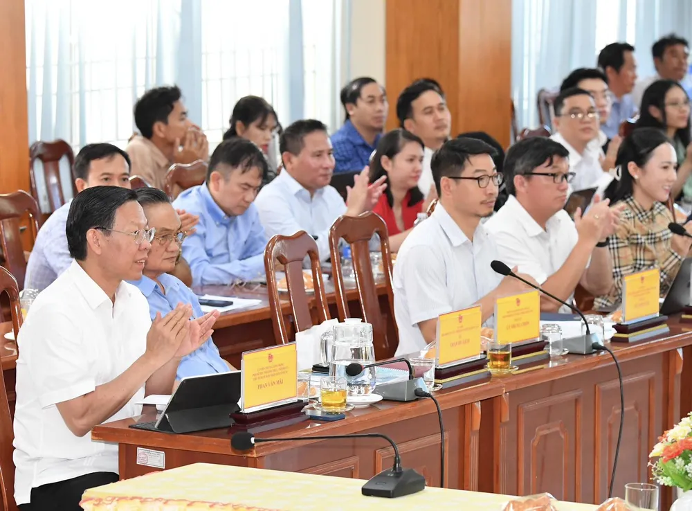 Chủ tịch UBND TPHCM Phan Văn Mãi dự hội thảo tại huyện Cần Giờ ngày 16-8. Ảnh: VIỆT DŨNG