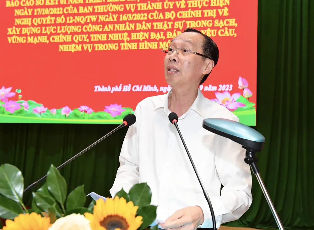 Trưởng Ban Nội chính Thành ủy TPHCM Lê Thanh Liêm báo cáo tóm tắt sơ kết 1 năm thực hiện Nghị quyết 12-NQ/TW. Ảnh: VIỆT DŨNG