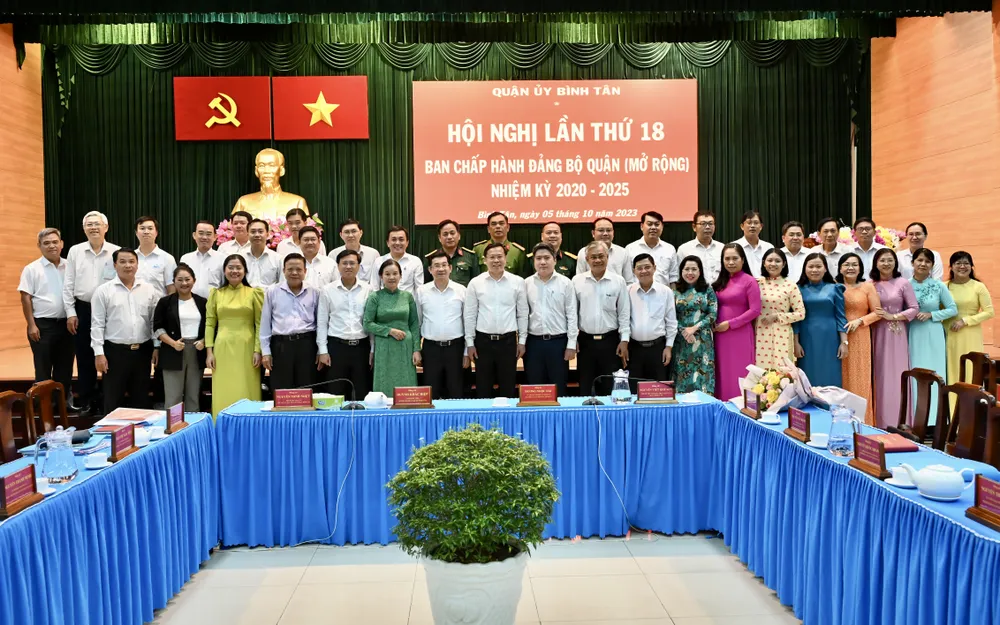 Hội nghị Ban Chấp hành Đảng bộ quận Bình Tân lần thứ 18 mở rộng. Ảnh: VĂN MINH