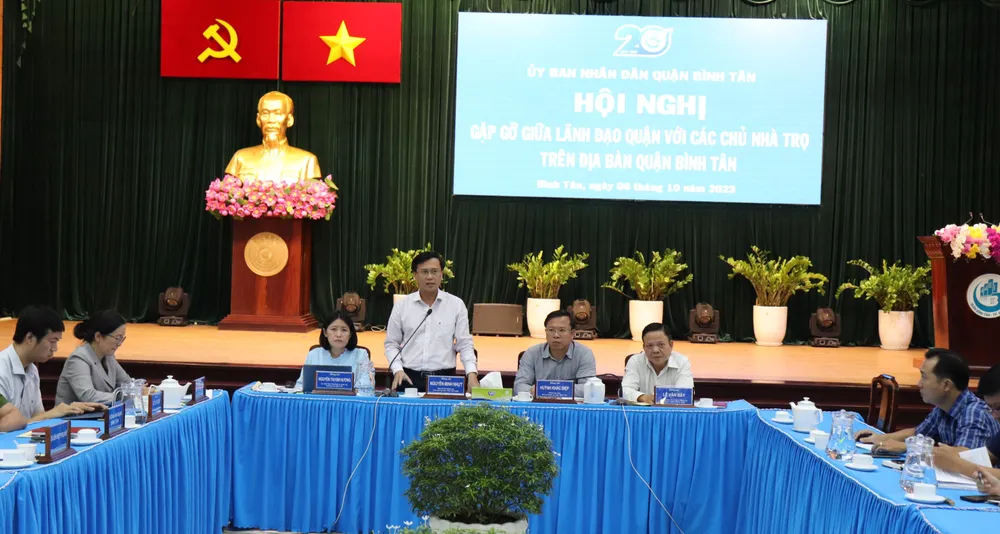 Chủ tịch UBND quận Bình Tân Nguyễn Minh Nhựt phát biểu tại hội nghị. Ảnh: MINH NGUYÊN Chủ tịch UBND quận Bình Tân Nguyễn Minh Nhựt phát biểu tại hội nghị. Ảnh: MINH NGUYÊN